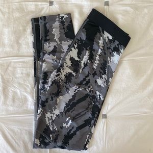 Nike Pro Hyperwarm Fleece Lined Leggings in Camo